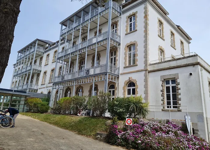 Hôtel accueillant les animaux: Appartement vue latérale mer